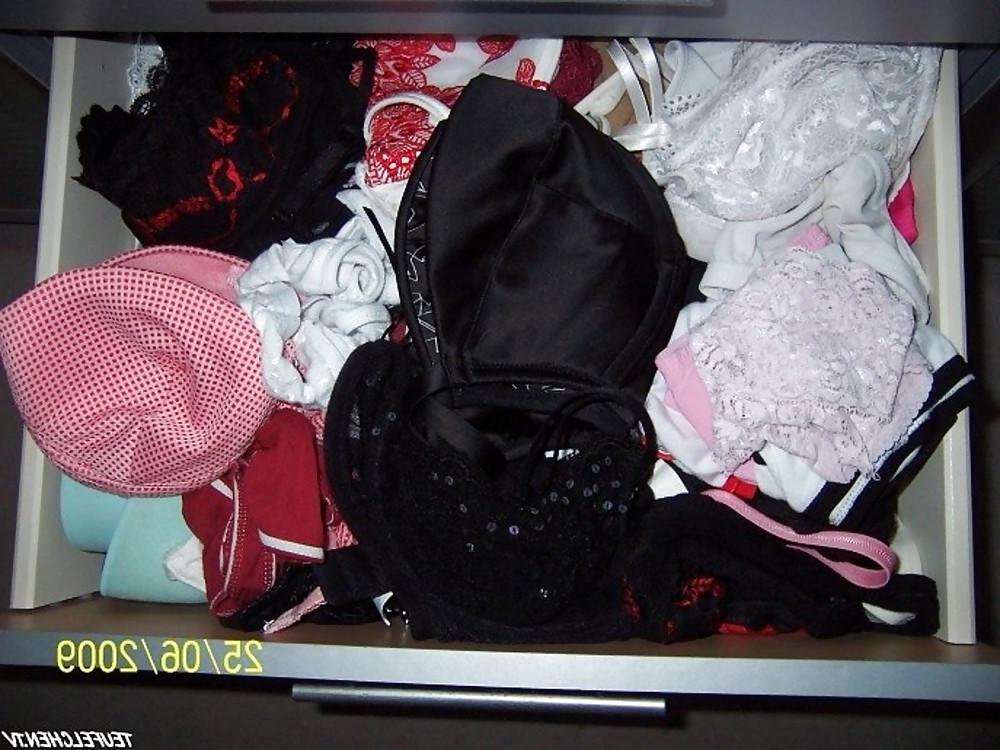 15P Wifes frends underwear drawers