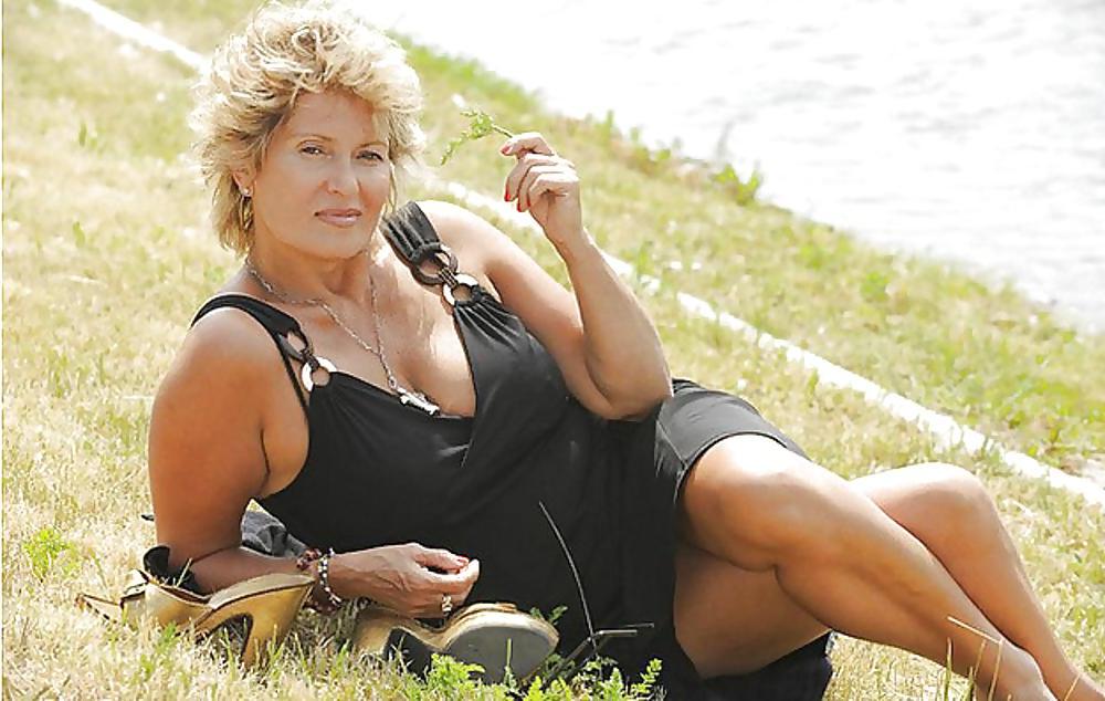 23P Hot Gorgeous Polish Granny