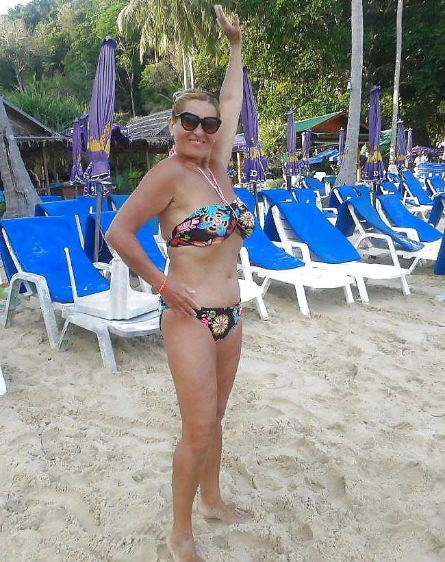 23P Hot Gorgeous Polish Granny