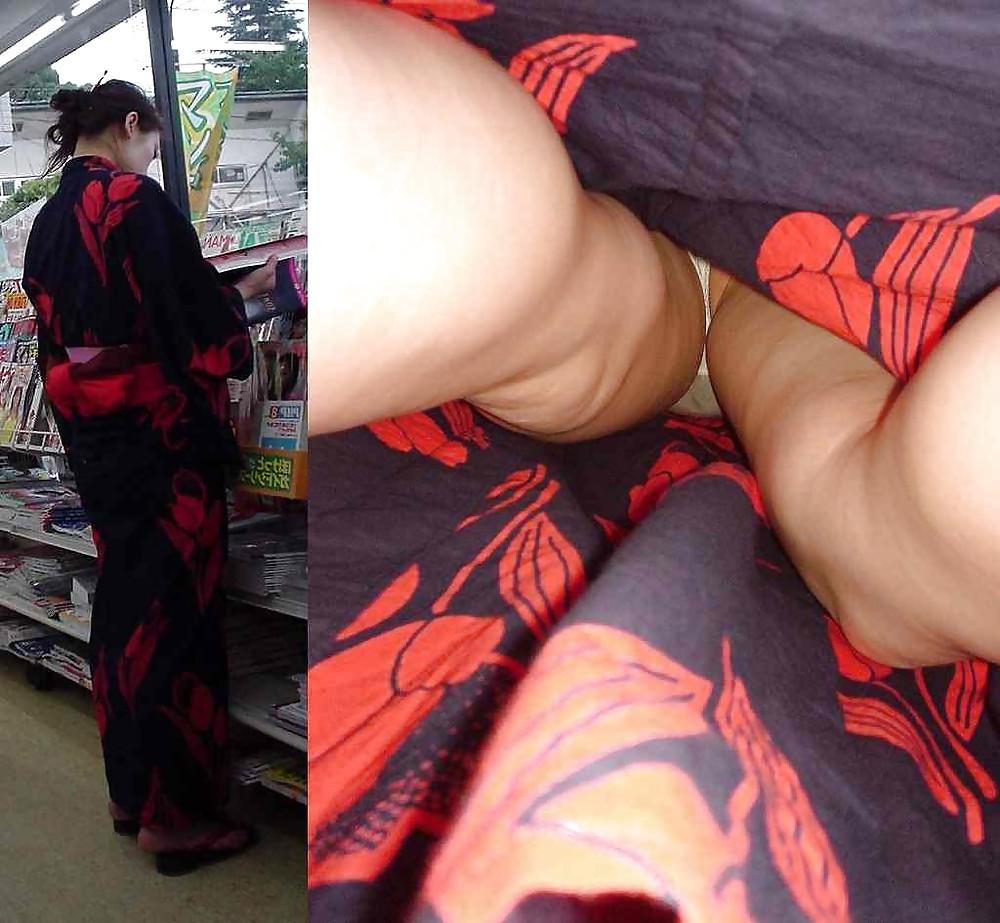 25P Pretty Asian Upskirt 3