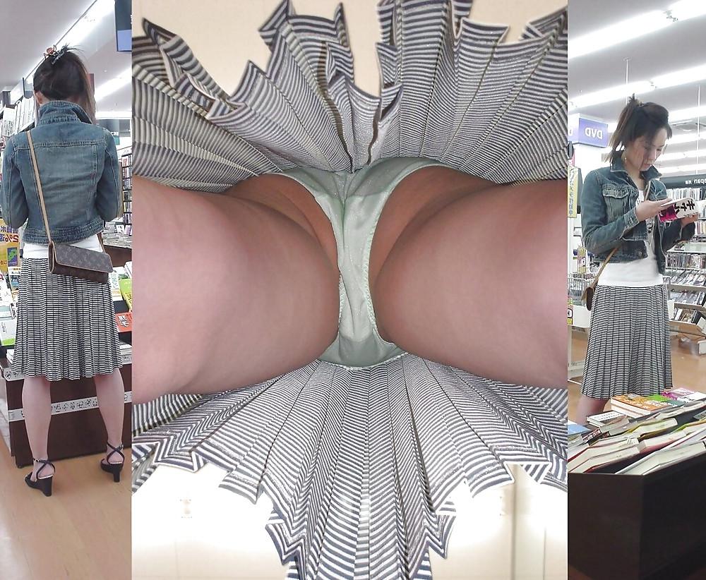 25P Pretty Asian Upskirt 3