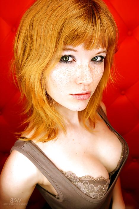 15P Sexy Cleavage 42