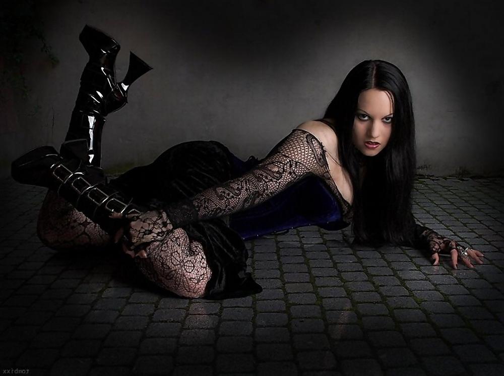 25P Gothic beauties 22
