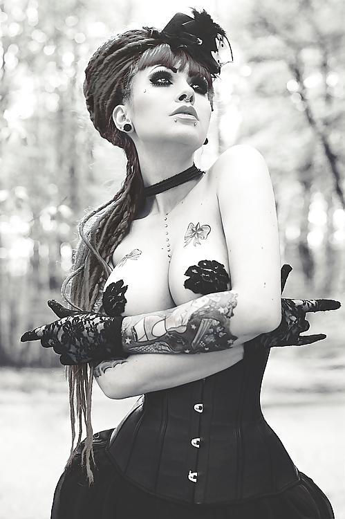 25P Corsets, some leather, latex and lace!