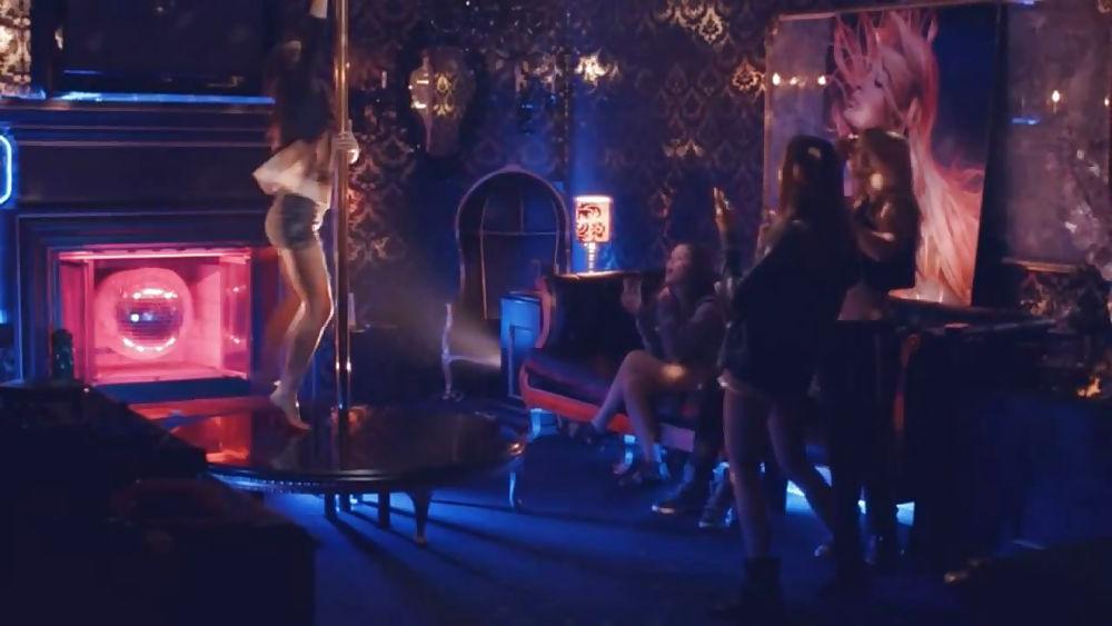 8P Emma Watson Pole Dancing in The Bling Ring