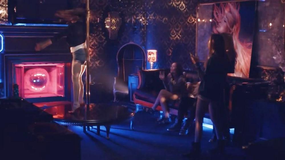 8P Emma Watson Pole Dancing in The Bling Ring