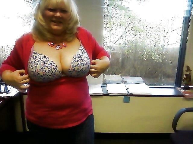 25P My Favourite BBW Granny (Big Boobs, Cleavage & Non-nude)