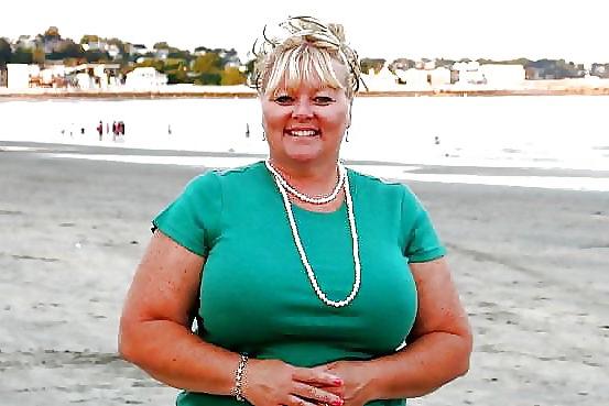 25P My Favourite BBW Granny (Big Boobs, Cleavage & Non-nude)