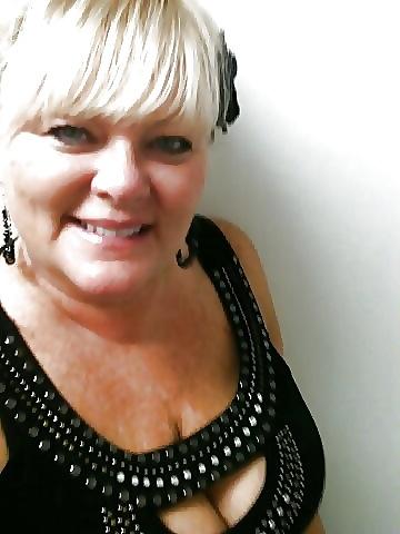 25P My Favourite BBW Granny (Big Boobs, Cleavage & Non-nude)