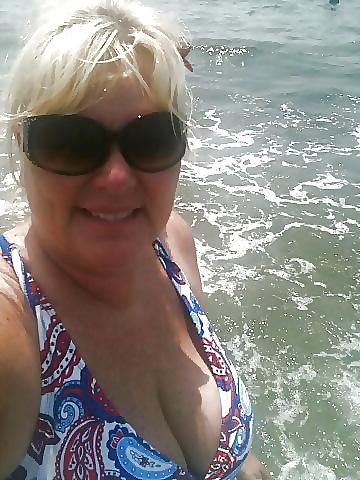 25P My Favourite BBW Granny (Big Boobs, Cleavage & Non-nude)