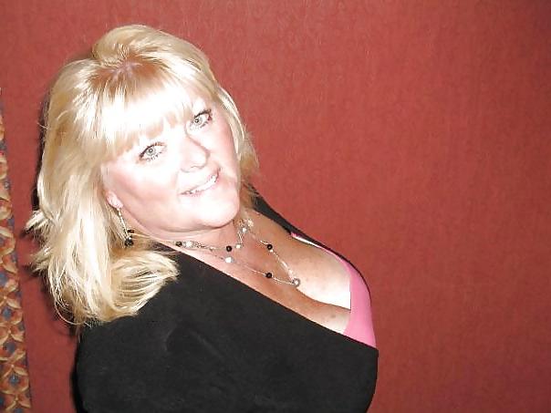 25P My Favourite BBW Granny (Big Boobs, Cleavage & Non-nude)