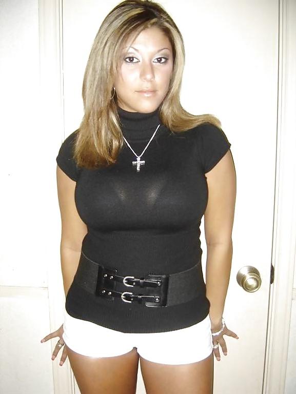 25P Next Door Neighbor Wants To Get Laid