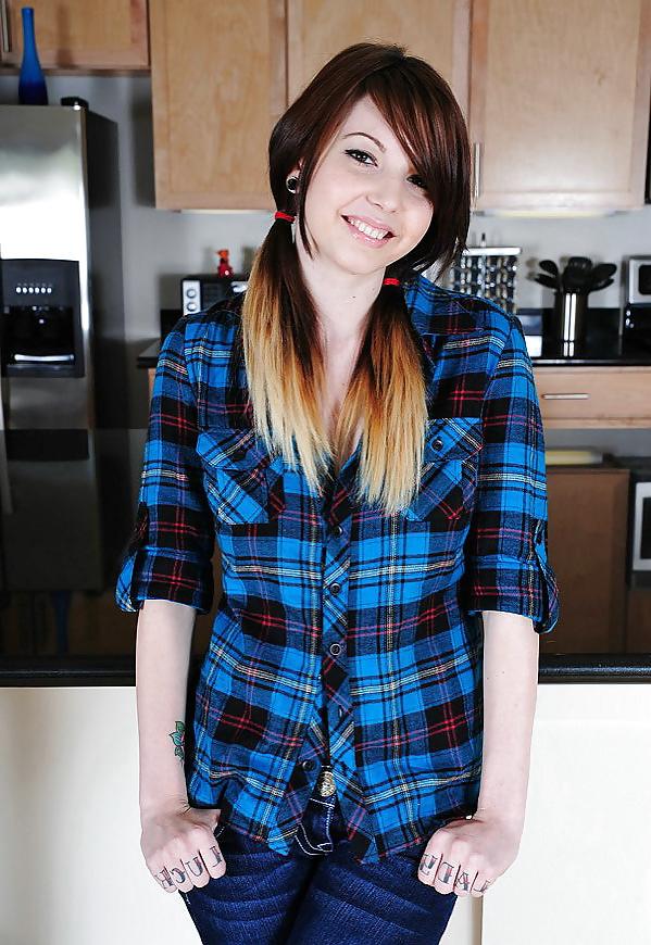 7P IVi in KITCHEN