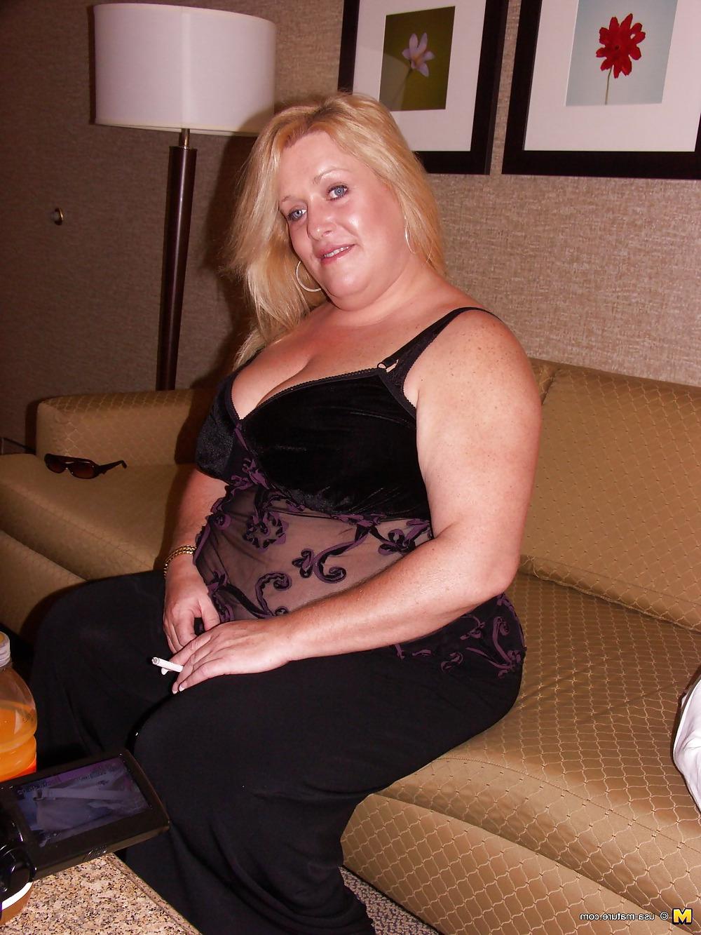 16P Big titted housewife gets her fill - bbw mature