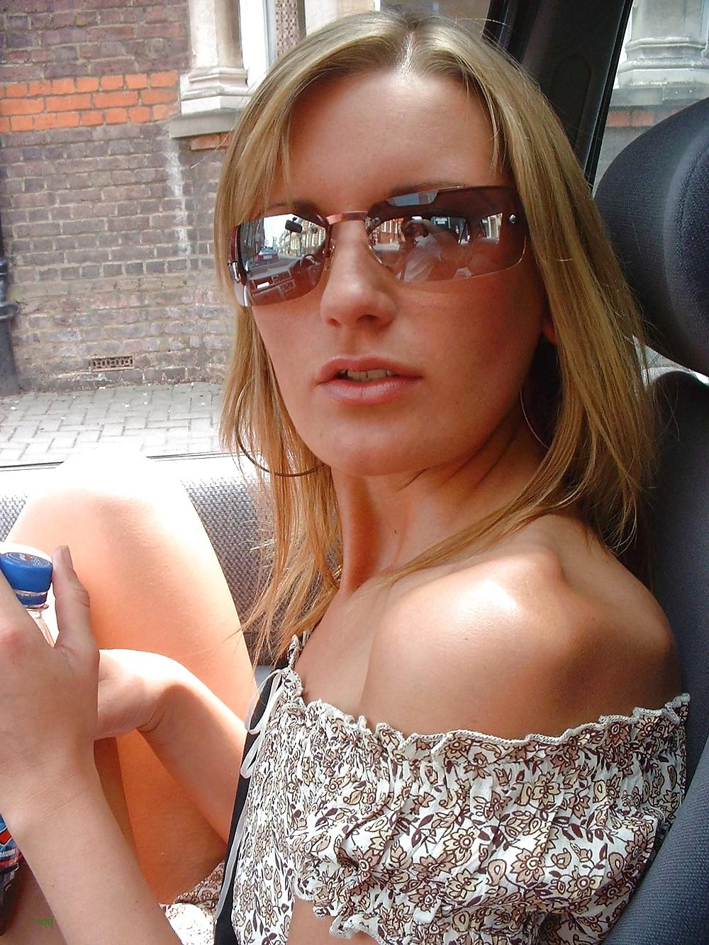 25P British babe fired the gardener