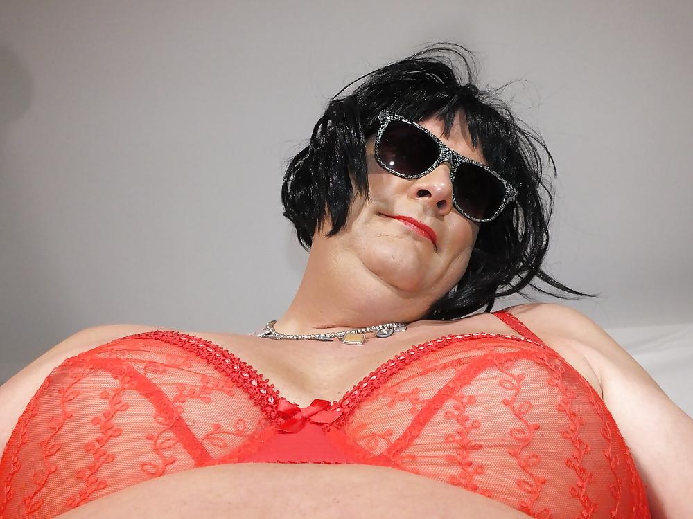 25P Shemale and Crosdressers Red Panty 