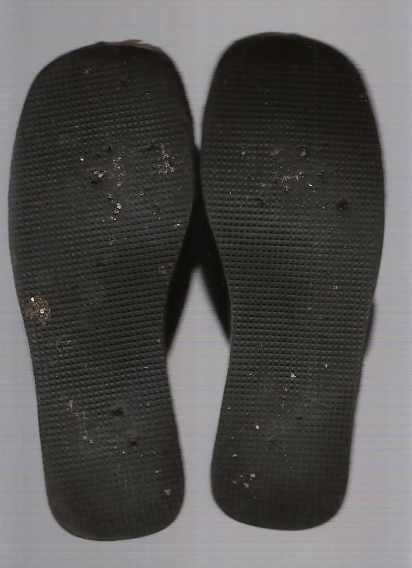 22P Chinelo de dedo preto de esteira