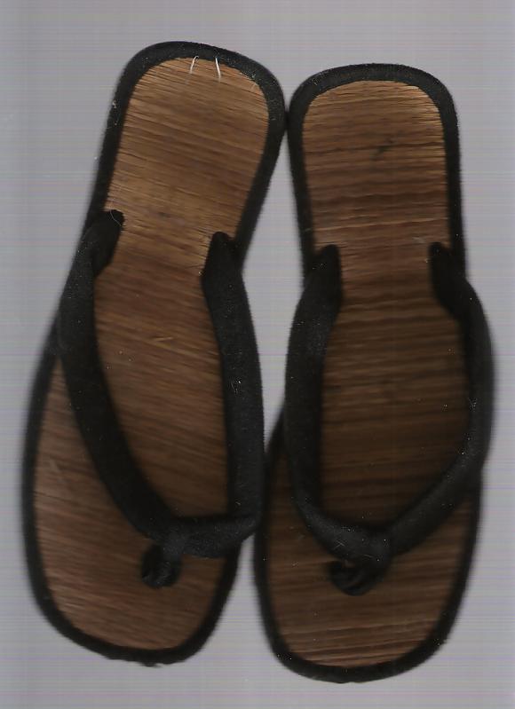 22P Chinelo de dedo preto de esteira