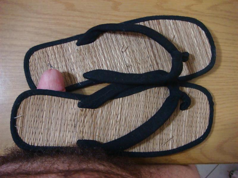 22P Chinelo de dedo preto de esteira