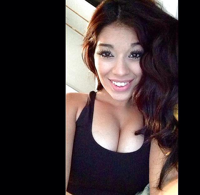10P Big tits sluts downblouse and cleavage