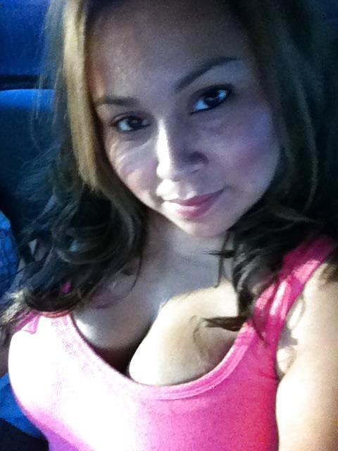 10P Big tits sluts downblouse and cleavage