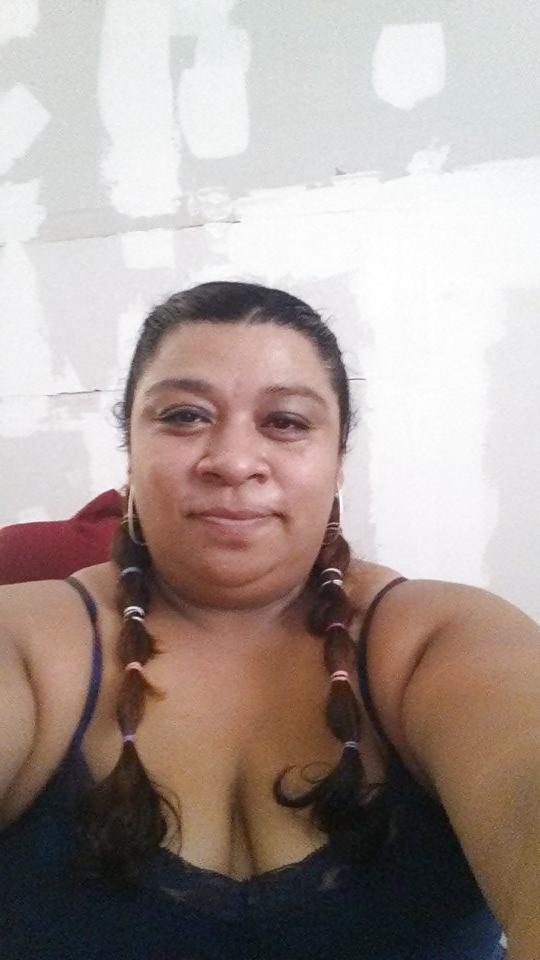10P Big tits sluts downblouse and cleavage