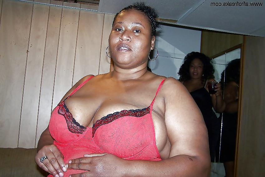 25P Black BBW pussy fist