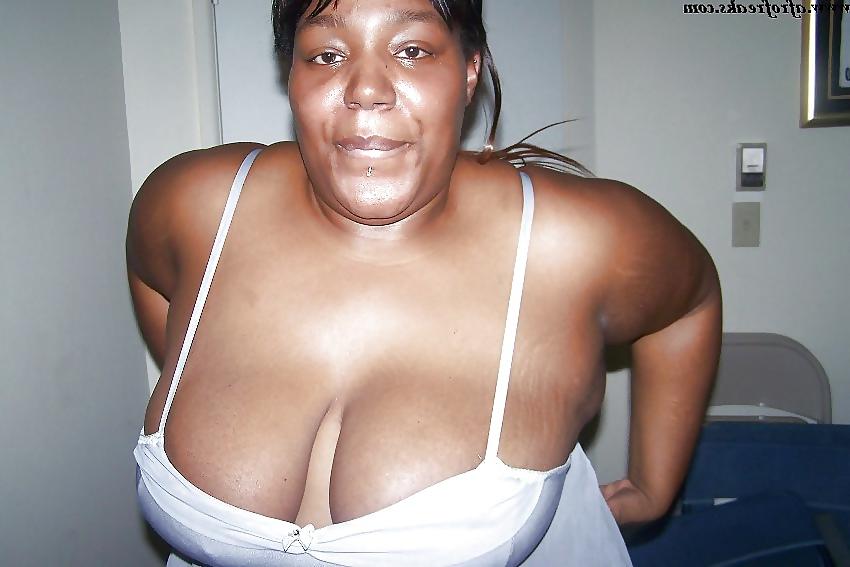 25P Black BBW pussy fist