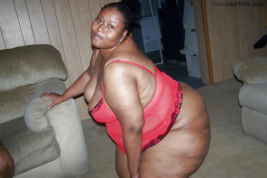 25P Black BBW pussy fist