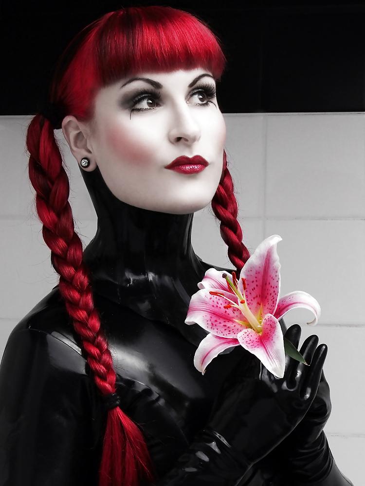 25P Gothic Fetish Females