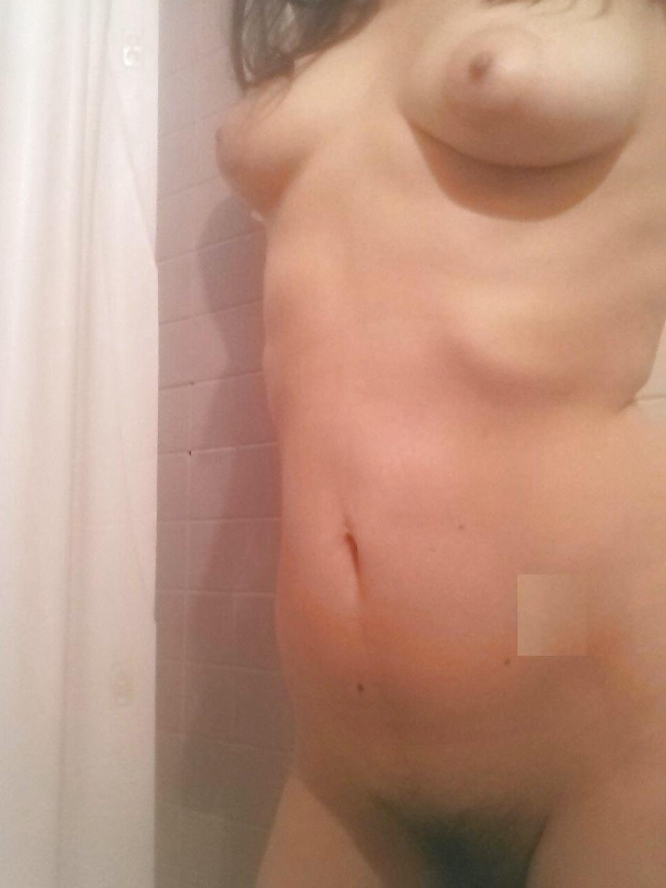 8P Hairy pussy and armpits taking shower