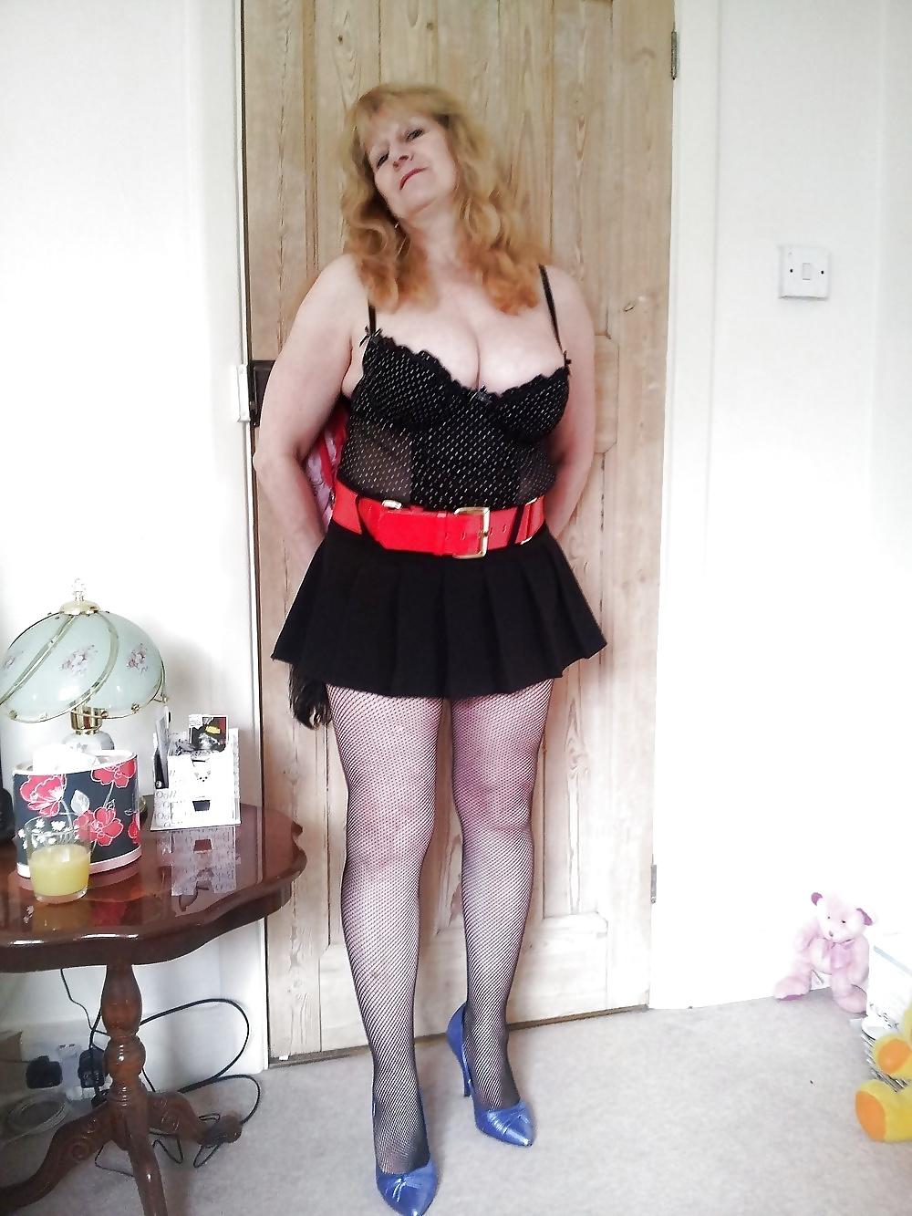 17P Very Nice Cleavage