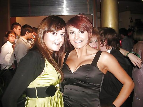 19P Left or right who is the hottest?