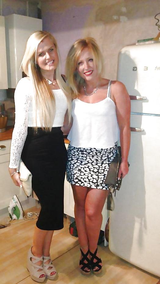 19P Left or right who is the hottest?