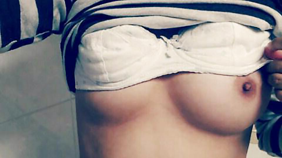 16P Korean girl takes self pics
