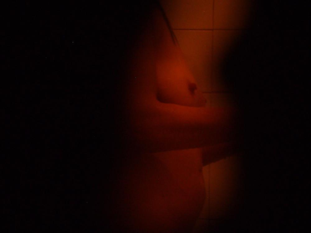 13P Mom under the shower 1