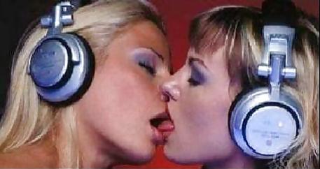 24P Girls kissing girls HOT