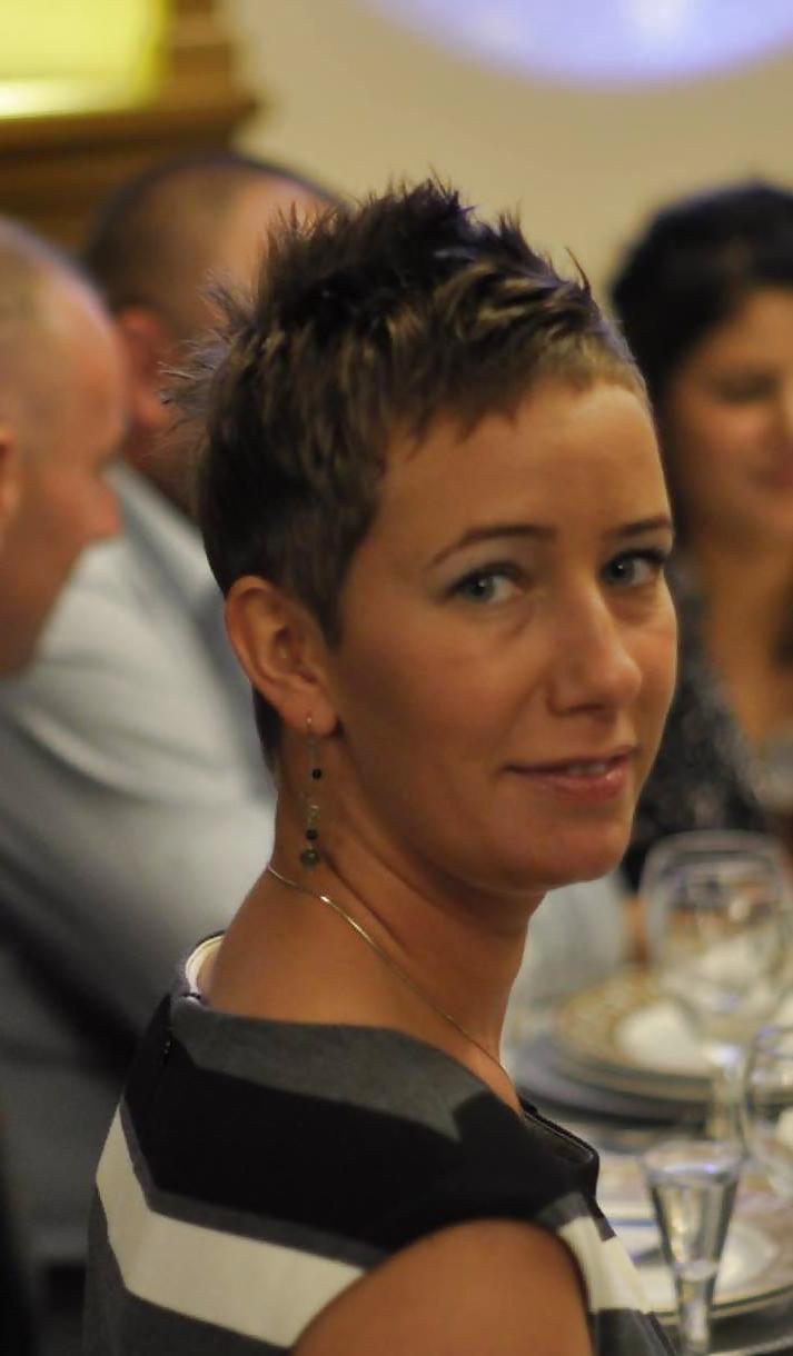 7P Short hair slut