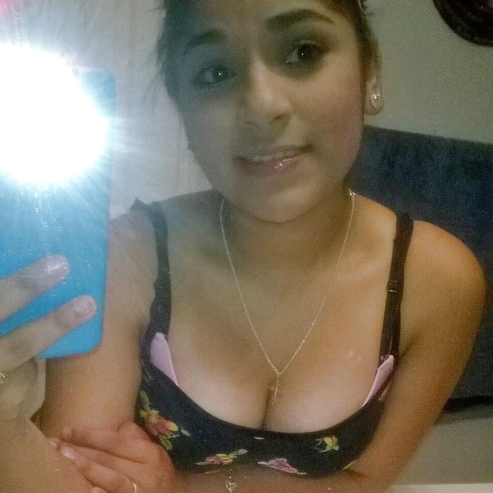 22P More cleavage and downblouse sexy teens