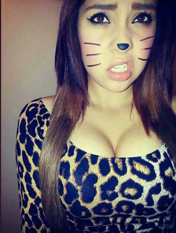22P More cleavage and downblouse sexy teens