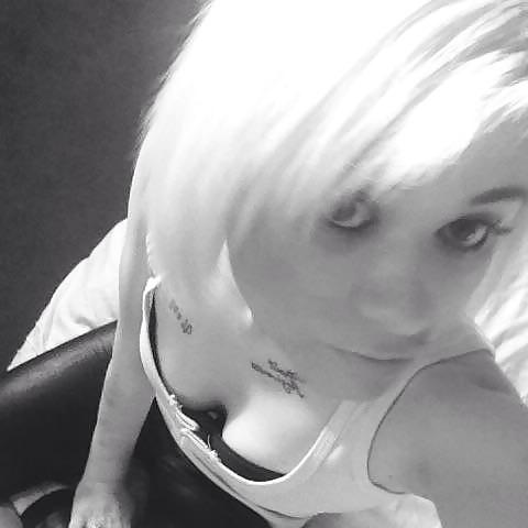 11P British chav slag Zoe Hagreaves