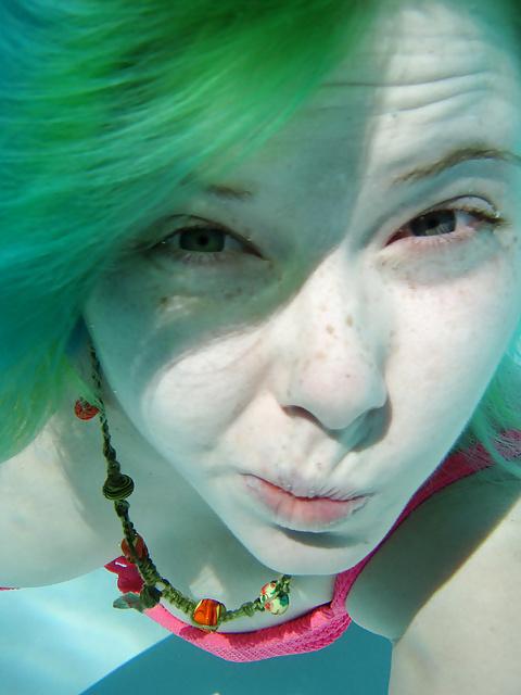 15P Underwater - Face Underwater2