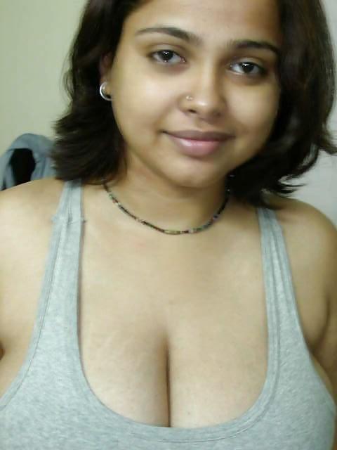 25P Private Photo's Young Asian Naked Chicks 15 INDIAN