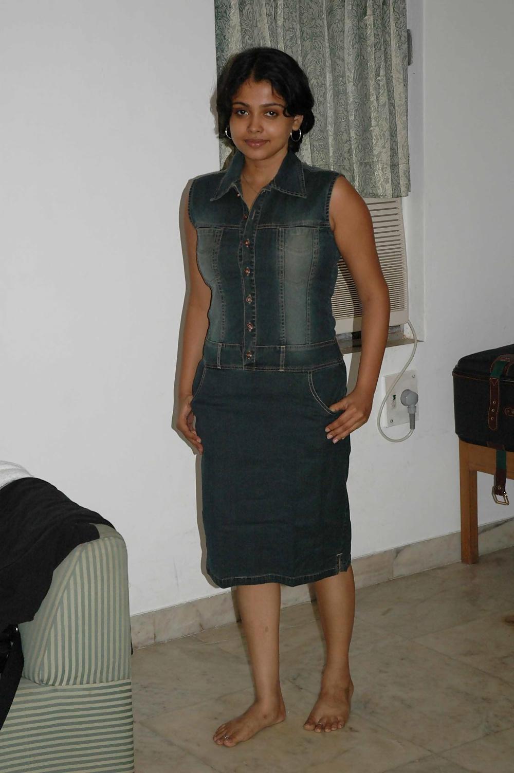 25P Private Photo's Young Asian Naked Chicks 16 INDIAN