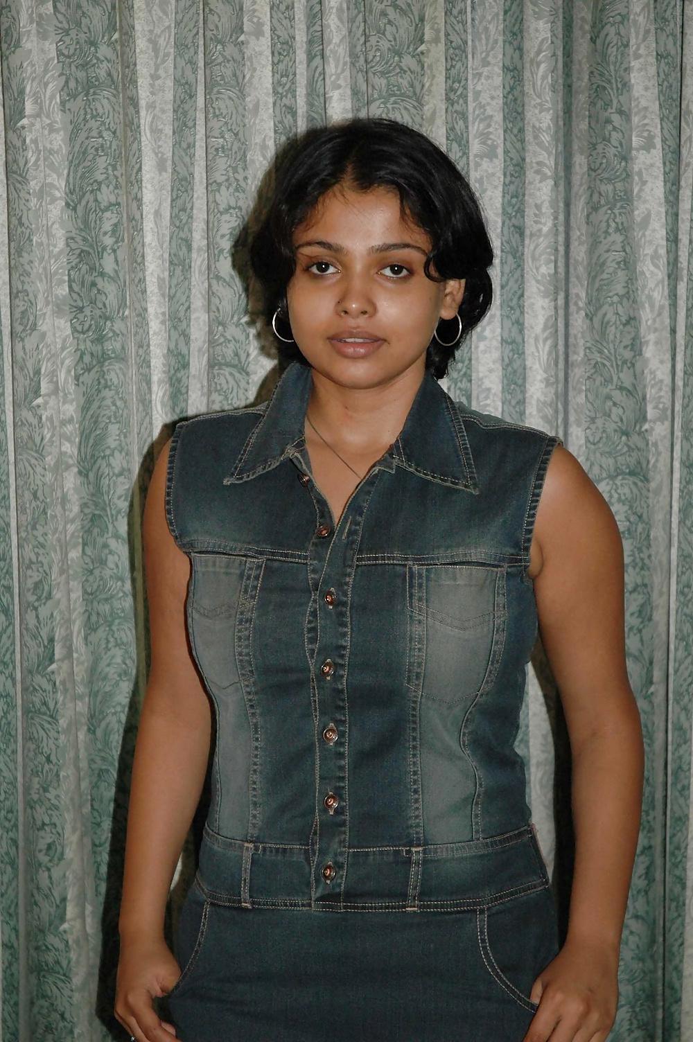 25P Private Photo's Young Asian Naked Chicks 16 INDIAN
