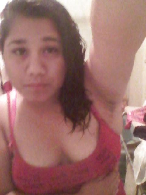 21P Cleavage and downblouse jovencita oops