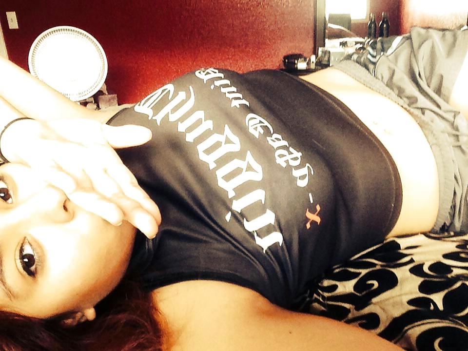 21P Cleavage and downblouse jovencita oops