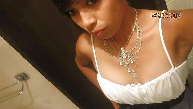 21P Cleavage and downblouse jovencita oops