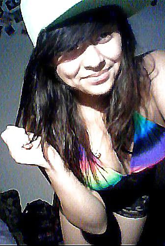21P Cleavage and downblouse jovencita oops