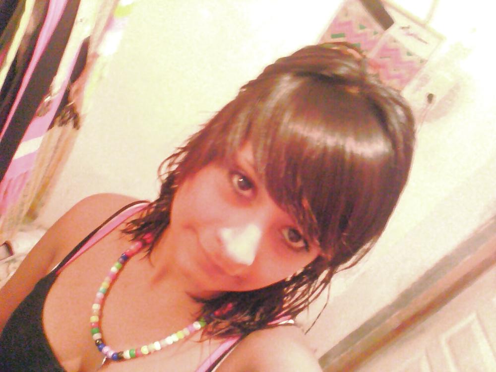 21P Cleavage and downblouse jovencita oops